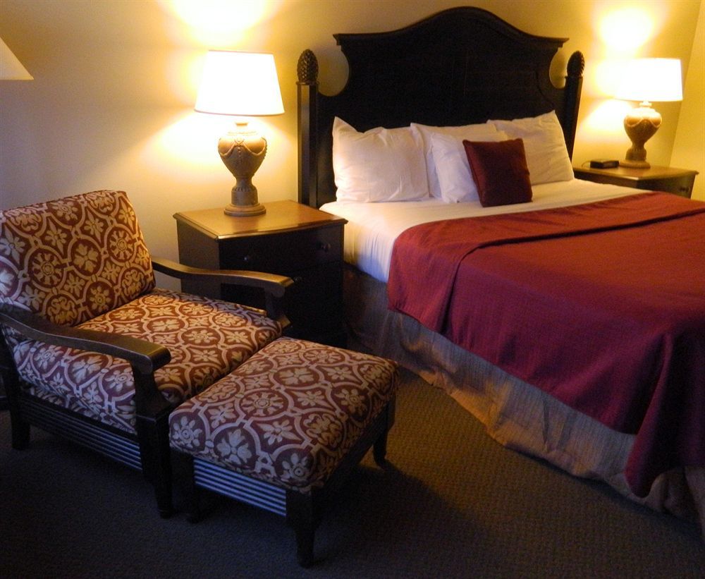 Eureka Springs Heritage Motel Room photo